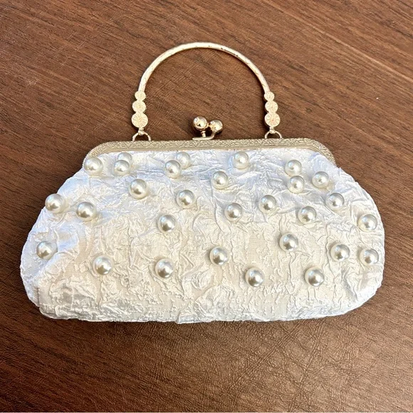 NWOT Adorable Dressy White Purse - Picture 2 of 5